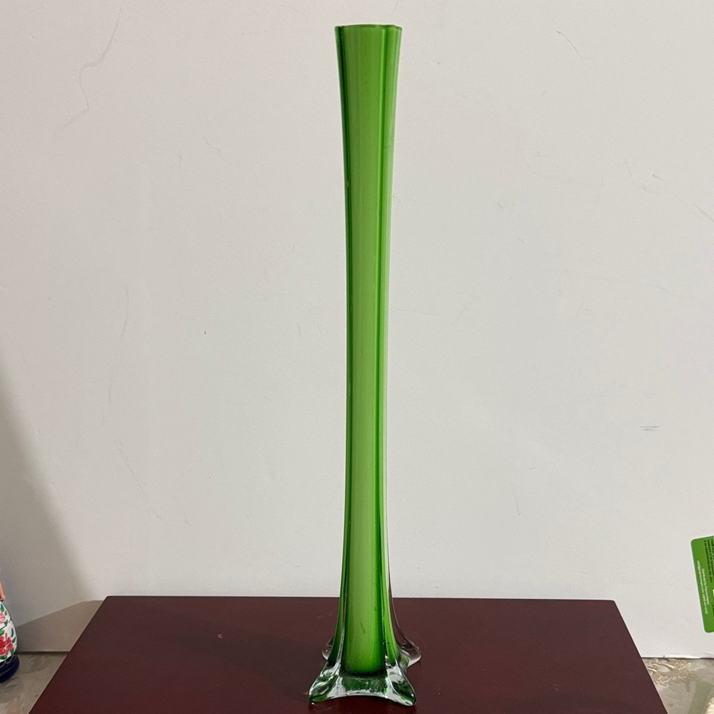 Eiffel tower vase 15.5” inch high decorative vase bright green - Picture 2 of 5